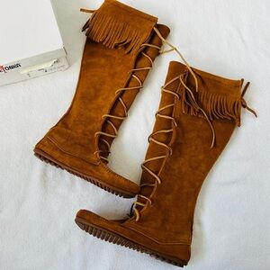 Minnetonka Women's Lace-Up Fringe Boots - Brown